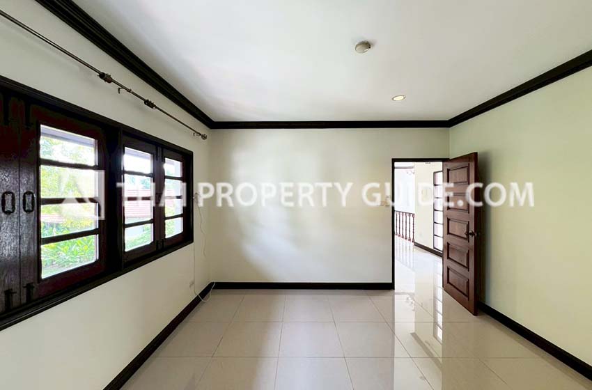 House with Shared Pool in Bangnatrad 